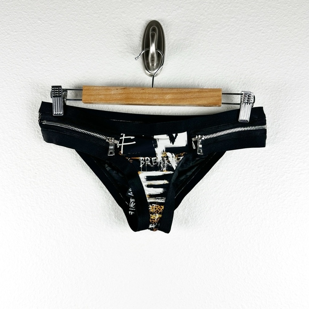 NWT Balmain x Victoria’s Secret Graffiti Punk Longline 34D‎ Bra and M Panty Set - Picture 7 of 13
